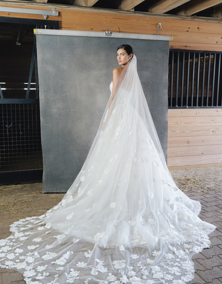 Sonia Bridal Studio Berkshire-veil-anne-barge-fall-2023-wedding-dress_750x960_crop_center-1 Home  